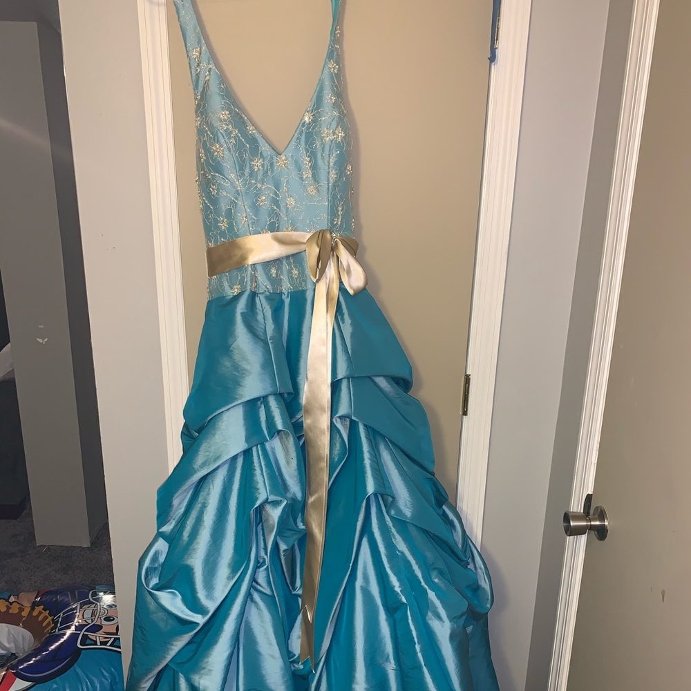 Le Gala Tony Bowls prom dress